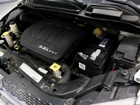 Used 2012 Dodge Grand Caravan SE image 16