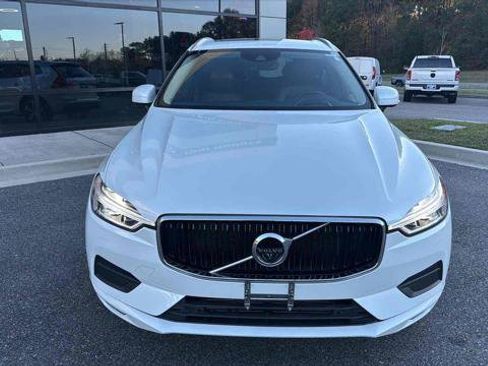 Used 2019 Volvo XC60 T5 Momentum w/ Multimedia Package image 2