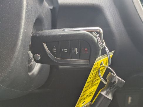 Used 2020 Toyota Camry LE image 37