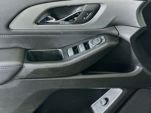 Used 2023 Chevrolet Traverse LT image 15