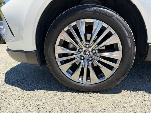Used 2022 Toyota Venza Limited AWD/4WD image 9