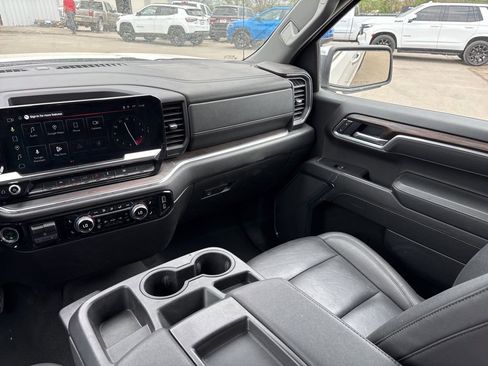 Used 2025 GMC Sierra 1500 SLT AWD/4WD image 14