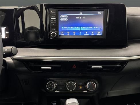 Used 2025 Nissan Kicks S image 7