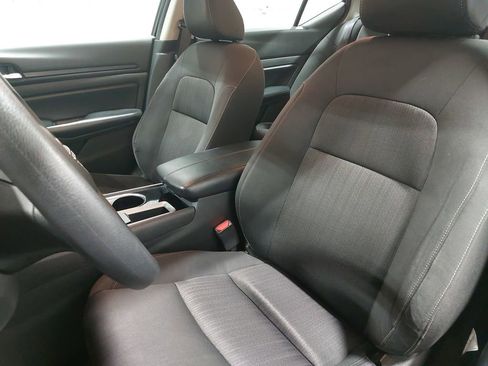 Used 2024 Nissan Altima 2.5 SV image 14