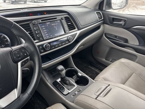 Used 2019 Toyota Highlander Limited image 10