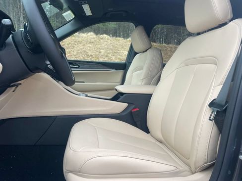 New 2025 Jeep Grand Cherokee Limited AWD/4WD image 12