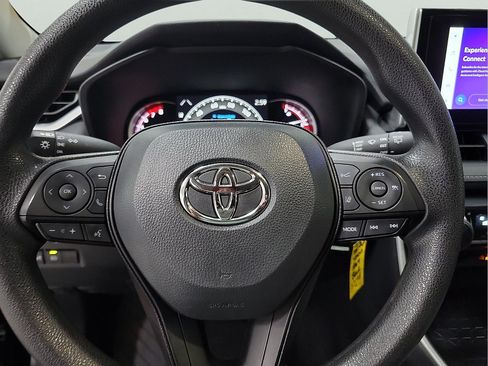 Certified 2025 Toyota RAV4 LE AWD/4WD image 17