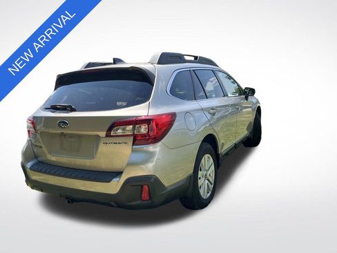 Used 2019 Subaru Outback 2.5i Premium w/ Popular Package #2 AWD/4WD image 3