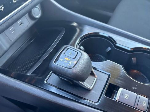 Used 2023 Nissan Rogue S image 31