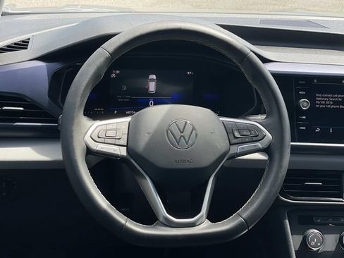 Certified 2022 Volkswagen Taos SE FWD image 7
