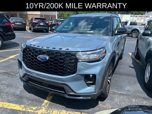 Used 2025 Ford Explorer ST-Line AWD/4WD image 3