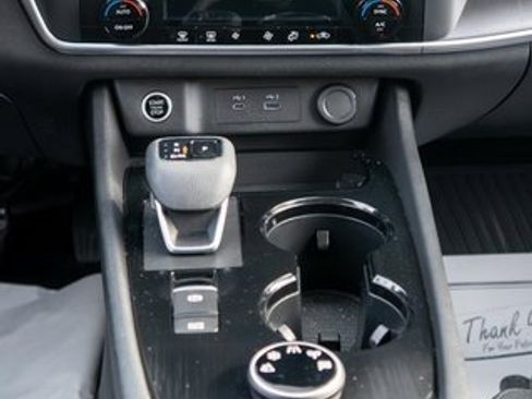 Used 2023 Nissan Rogue SV image 16