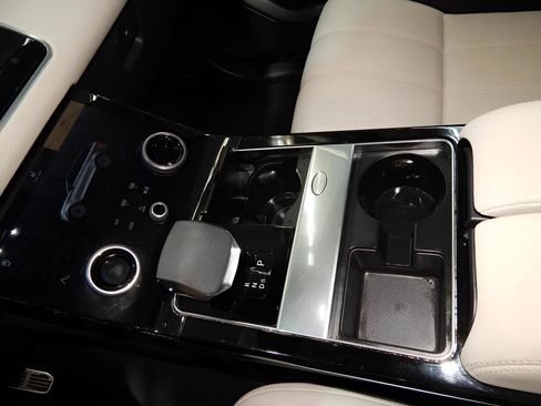 Used 2022 Land Rover Range Rover Velar R-Dynamic S image 19