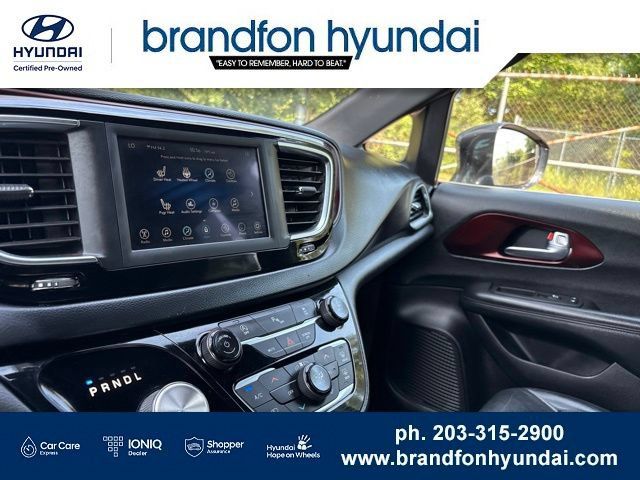 Used 2020 Chrysler Pacifica Touring-L FWD image 16