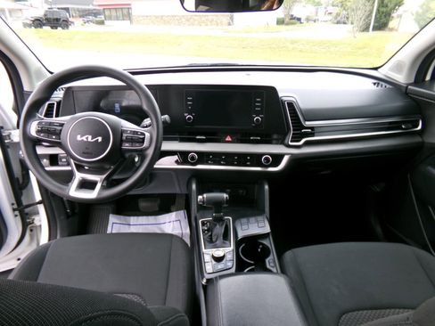 Used 2023 Kia Sportage LX image 6