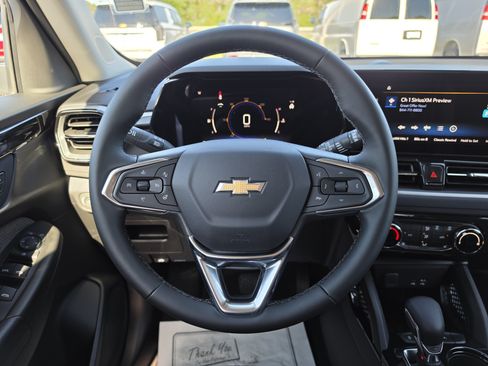 New 2026 Chevrolet TrailBlazer LT w/ LT Cold Weather Package FWD image 19