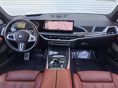 Used 2023 BMW X7 M60i w/ Climate Comfort Package AWD/4WD image 13