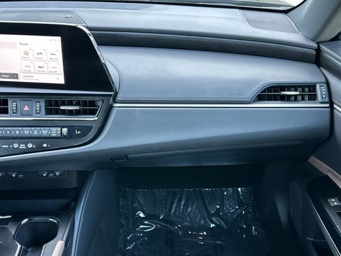 Used 2025 Lexus ES 300h w/ Premium Package FWD image 29