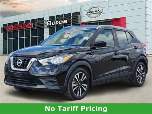 Used 2018 Nissan Kicks SV image 3