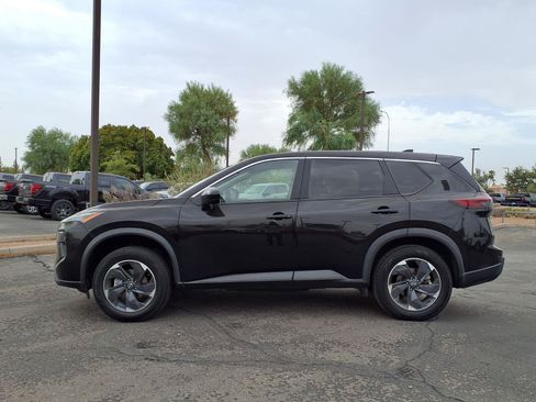 Used 2025 Nissan Rogue SV AWD/4WD image 3