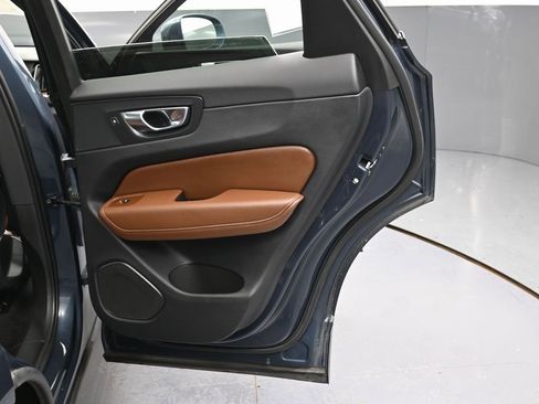 Used 2022 Volvo XC60 B5 Momentum w/ Climate Package image 37