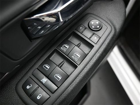 Used 2022 RAM 1500 Classic SLT image 21