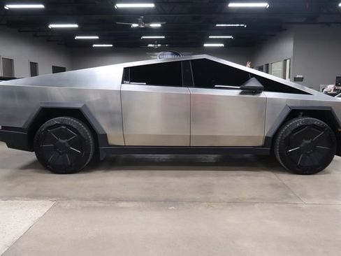 Used 2024 Tesla Cybertruck AWD Crew Cab image 7