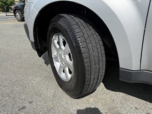 Used 2010 MAZDA Tribute i Sport image 23