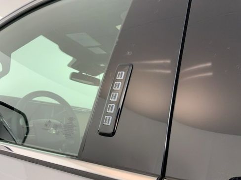 Used 2024 Ford F350 Platinum w/ FX4 Off-Road Package image 14