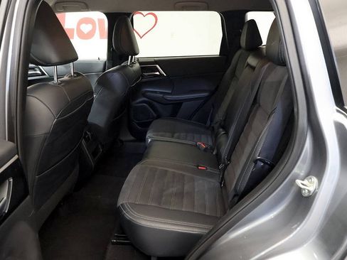 Used 2024 Mitsubishi Outlander FWD image 14