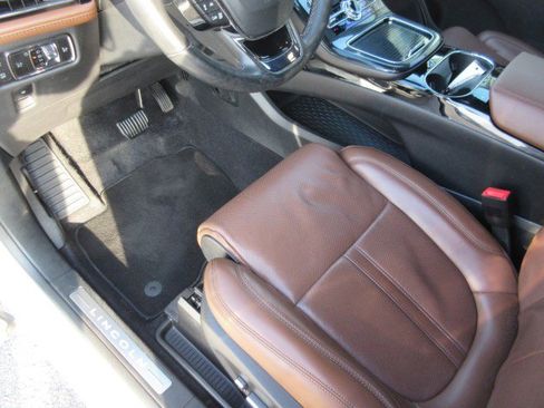 Used 2023 Lincoln Nautilus Reserve w/ Equipment Group 201A image 14