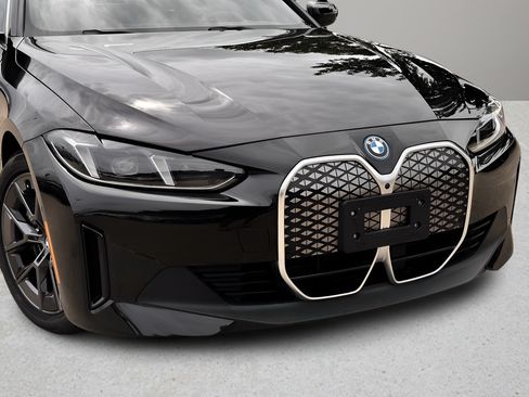 Used 2025 BMW i4 xDrive40i AWD/4WD image 23