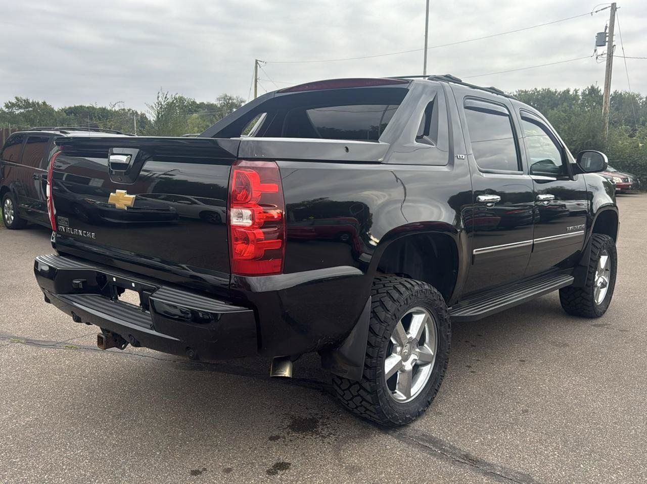 Used 2012 Chevrolet Avalanche LTZ AWD/4WD image 5