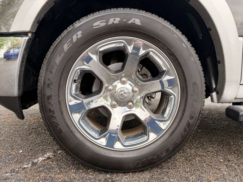 Used 2017 RAM 1500 Laramie w/ Convenience Group AWD/4WD image 9