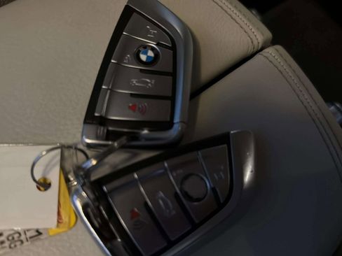Used 2016 BMW 740i image 18