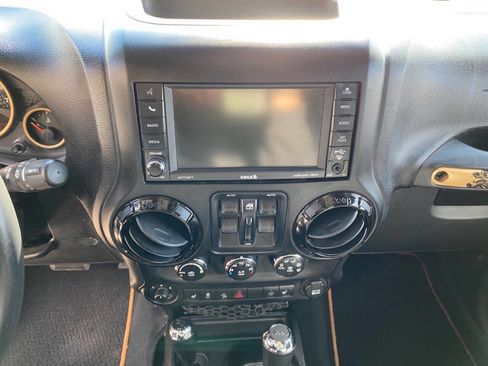 Used 2014 Jeep Wrangler Unlimited Sahara image 25