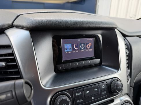 Used 2015 Chevrolet Suburban 4WD image 19