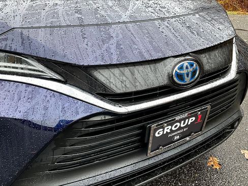 Used 2023 Toyota Venza LE image 30