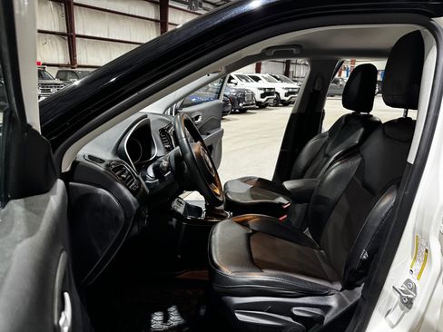 Used 2021 Jeep Compass Latitude image 15