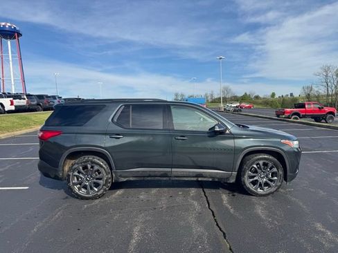 Used 2021 Chevrolet Traverse RS w/ LPO, Floor Liner Package FWD image 2