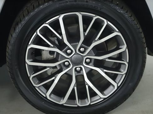 Used 2024 Jeep Grand Cherokee L Summit image 10