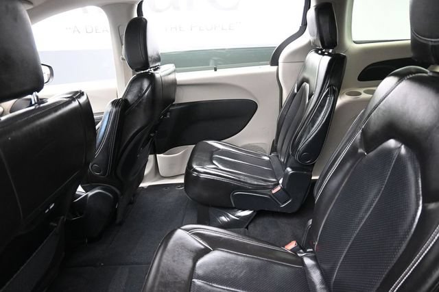 Used 2023 Chrysler Pacifica Touring-L FWD image 23