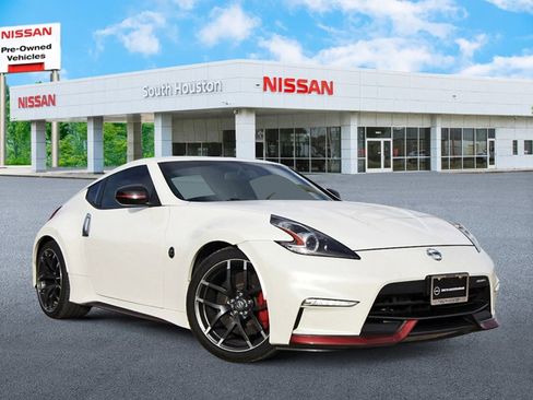 Used 2017 Nissan 370Z NISMO image 1