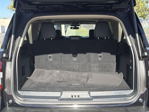 Used 2024 Ford Expedition Max XLT image 33