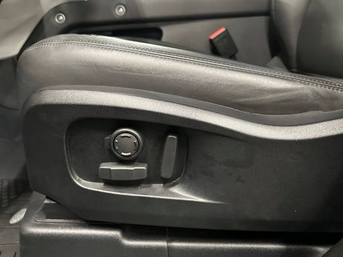 Used 2025 Land Rover Defender 110 S image 17