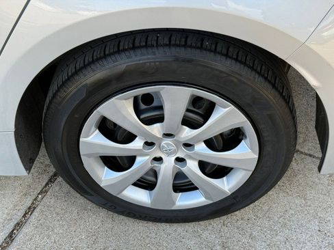 Used 2025 Toyota Corolla LE FWD image 30