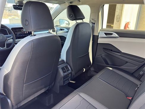 New 2026 Volkswagen Taos SE image 27