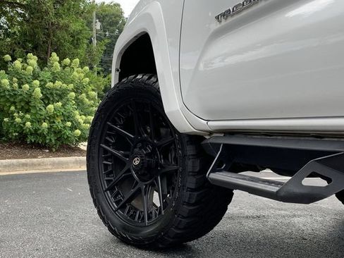 Used 2022 Toyota Tacoma SR5 w/ Technology Package RWD image 41