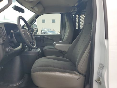 Used 2023 GMC Savana 2500 w/ Driver Convenience Package image 11