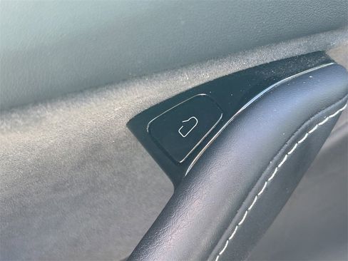 Used 2020 Tesla Model Y Long Range image 21